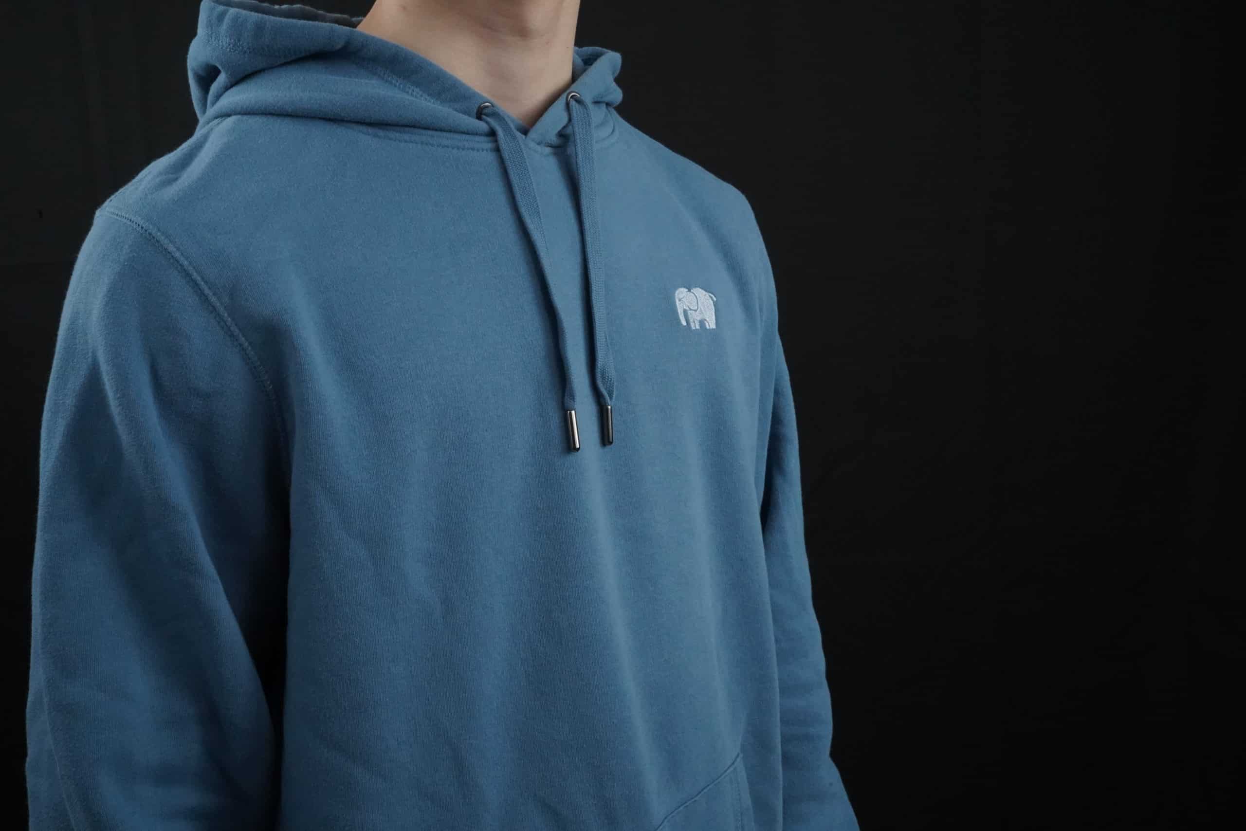 Blauer Hoodie mit Elefant Logo Bestickung
