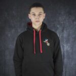 Meenzer Fastnachtshoodie with jester cap and golden wheel embroidery, worn by model with red hood strings, facing front.