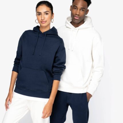 Unisex Kapuzen-Sweatshirt mit hängenden Schultern in Weiß und Navy – nachhaltig und aus gebürstetem Stoff gefertigt